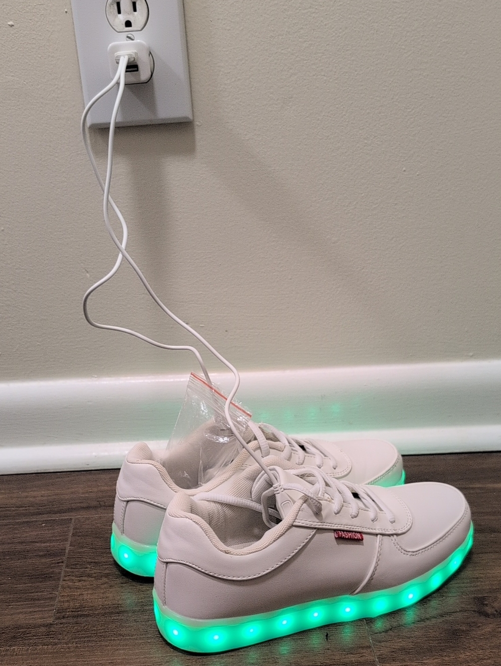 Amazon White LED Light-Up Sneakers with Mint Green Sole Dance Shoes